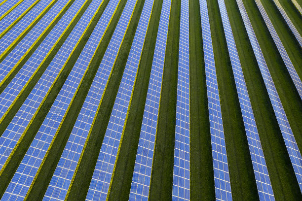 蓝色太阳能电池板图片下载