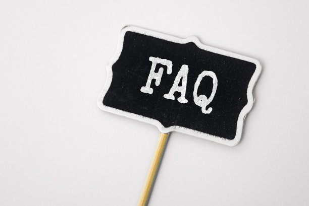 FAQ(常见问题)-在中性背景上的小黑板上的文本。前视图。互联网网站上的说明和规则图片下载