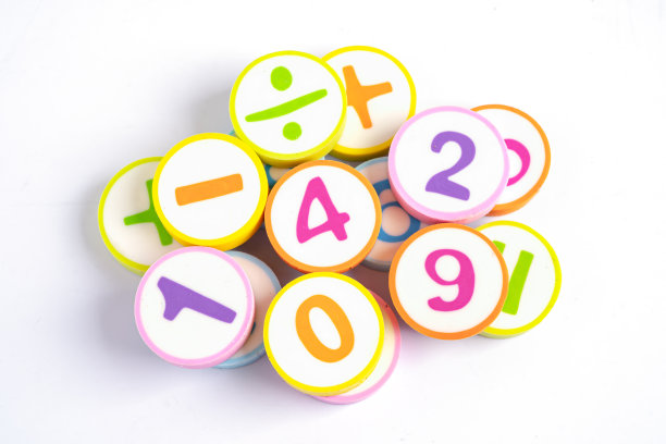 数学数字白底彩，教育研究数学学习的教学理念。图片下载