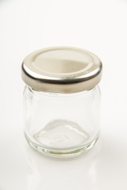 白色背景的小空透明玻璃小瓶图片下载