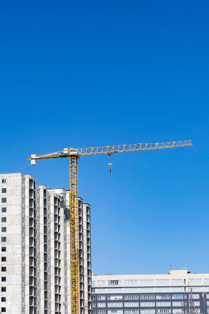 住宅楼施工现场塔式起重机图片下载