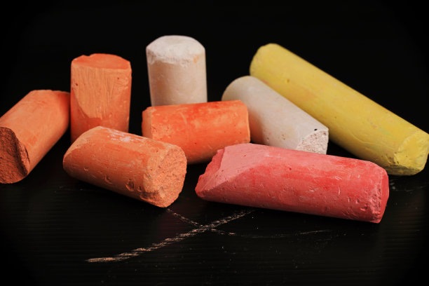 彩色粉笔画画和创造力图片下载