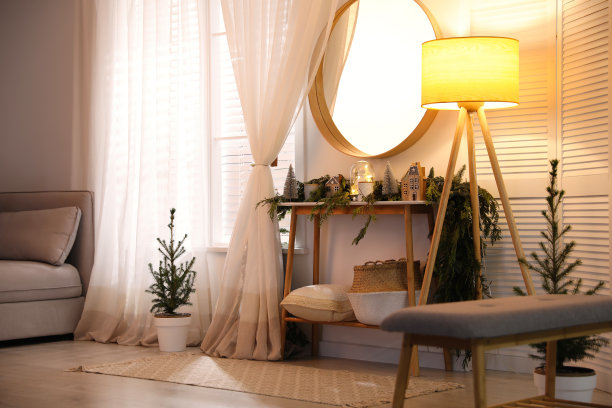 时尚的房间内饰有镜子和木制控制台桌旁的墙壁图片下载
