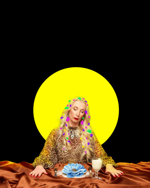 当代艺术拼贴。时尚的高级女性穿着优雅的衣服在抽象的背景下吃晚餐。温柔图片下载