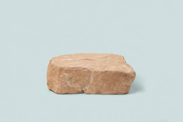 蓝色背景的石质讲台。天然岩石基座。美容产品模型。现场展示产品。陈列柜，陈列柜。俯视图软阴影平铺。时髦的中性色。空间图片下载