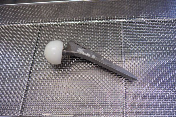 术后清洗人工髋关节图片下载