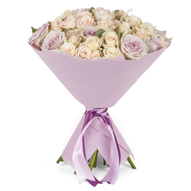 淡粉色的花在纸圆锥体婚礼花束在白色背景图片下载