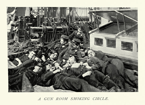 19世纪维多利亚时代，19世纪90年代，英国皇家海军在Volage号上抽烟图片下载