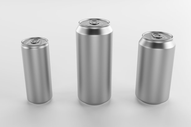 铝啤酒和薄苏打水可以模拟空白模板。果汁，苏打水，啤酒罐空白孤立在白色背景。现实的铝罐。三维渲染图片下载