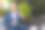 同事们穿着西装午休，喝着咖啡吃着东西。图片下载