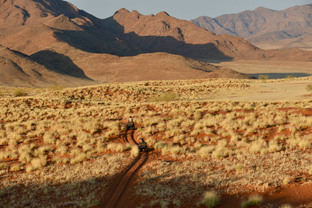 在纳米比亚骑四轮自行车图片下载