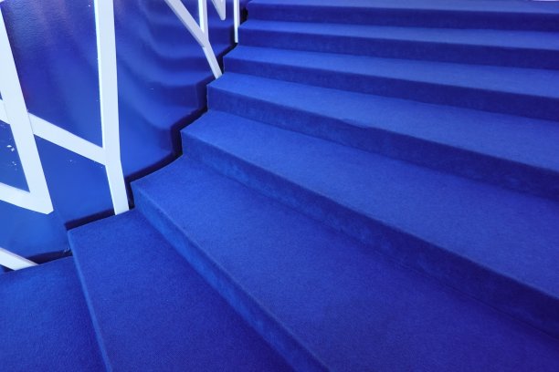 蓝色楼梯木地板纹理。木头的背景图片下载