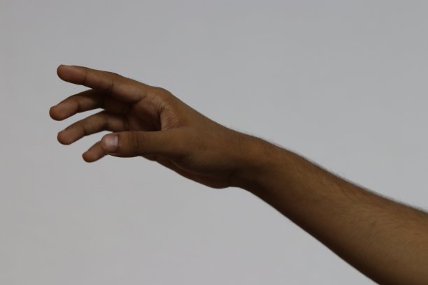 现代舞在孤立的背景下放松手势图片下载