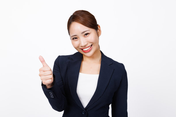 正装的亚洲女性竖起大拇指图片下载