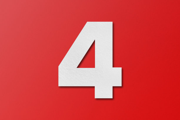 白纸型纸字母4孤立在红色背景上。图片下载