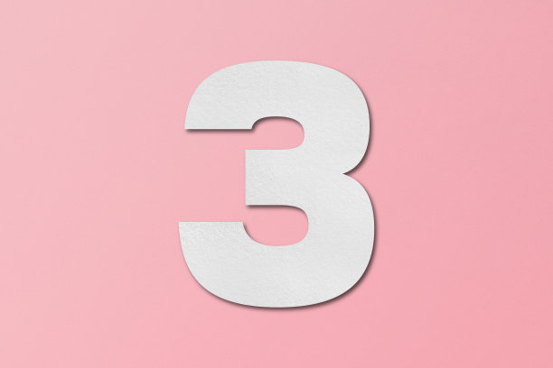 白纸型纸字母3孤立在粉红色的背景。图片下载