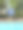 特写图片池边独立式金属毛巾架，阳光下的蓝白条纹毛巾，池边石天井方板，室外，游泳池用绿松石蓝色马赛克瓷砖被波纹水扭曲，溅起的水，重点在前景图片下载