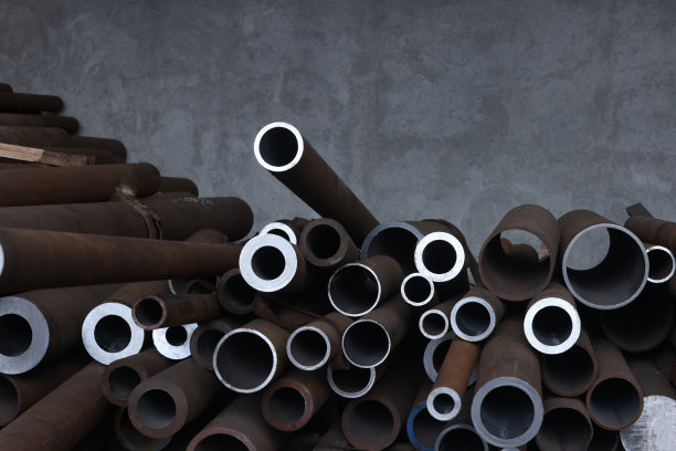 工厂仓库的钢管图片下载