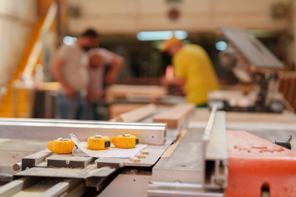 木匠车间的卷尺图片下载