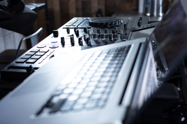 DJ转盘设备图片下载