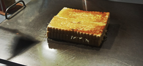 街头小吃:巧克力和奶酪吐司图片下载