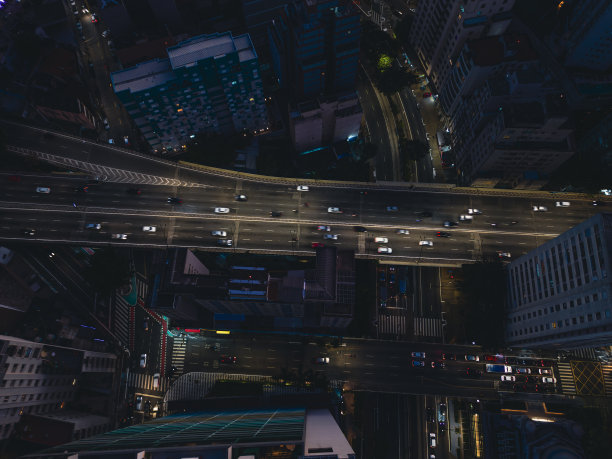 圣保罗夜间的汽车交通图片下载