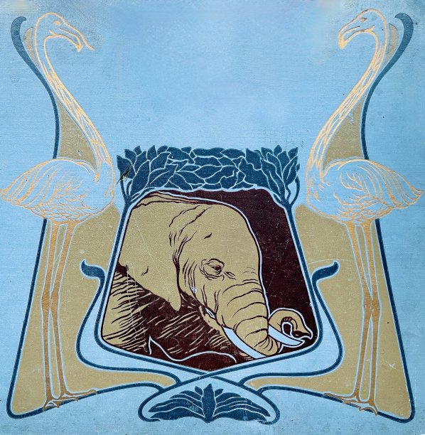 大象被两只鸟包围着往窝里看图片下载