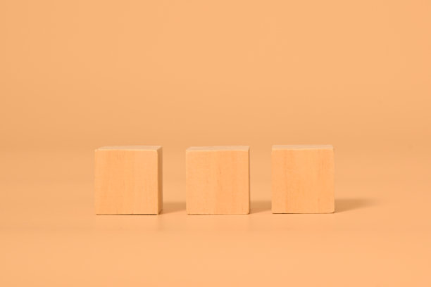 木质立方体块的背景文字，复制空间，木质块与复制空间的文字或符号，背景与复制空间图片下载