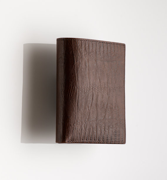 白色背景的男士钱包图片下载