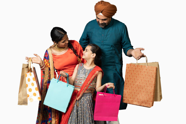 印度家庭带着礼物偷拍的照片，旁遮普锡克教家庭在一起玩图片下载