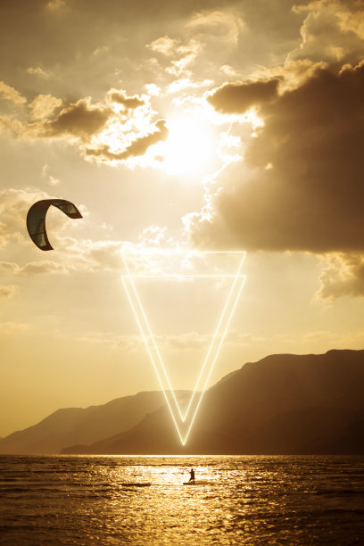 未来的惊人明亮的霓虹灯双三角形形状，天空在日落图片下载