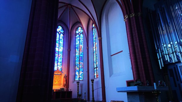 在美因茨的圣斯蒂芬教堂里。图片下载