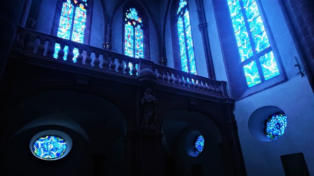 美因茨圣斯蒂芬教堂的彩色玻璃窗。图片下载