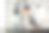 年轻的商人在办公室用笔记本电脑、平板电脑和在纸上做笔记。图片下载