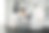 劳累过度的年轻亚洲女上班族在办公桌前工作了一整天后颈部疼痛。办公室综合症概念图片下载