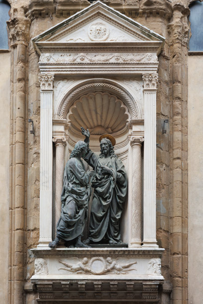 意大利佛罗伦萨奥桑米歇尔教堂外围龛中的圣托马斯怀疑雕像图片下载