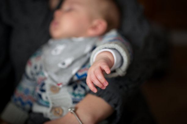 婴儿手的特写图片下载