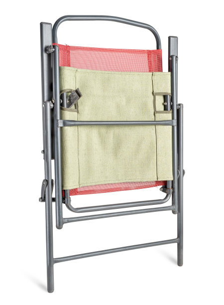 折叠野营椅孤立在白色背景。以折叠的形式。图片下载