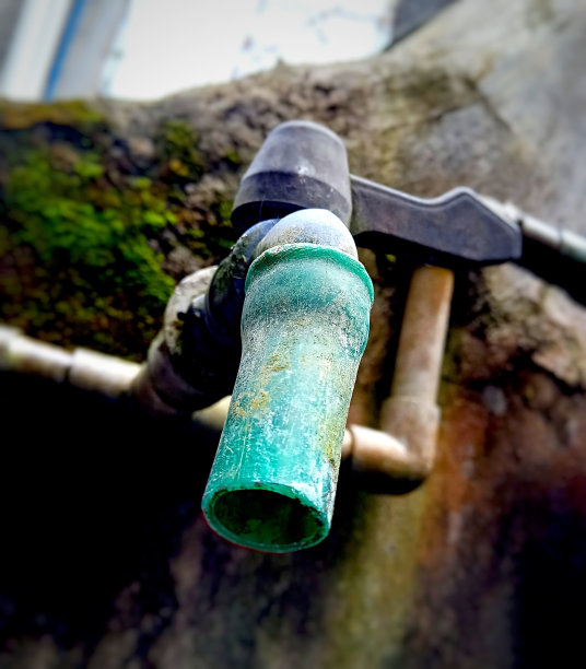 水龙头的水图片下载