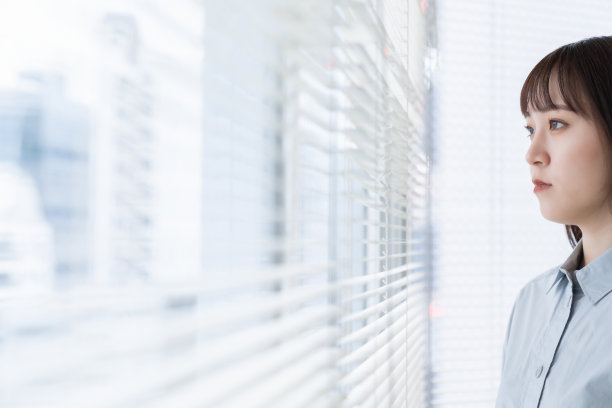 迷人的亚洲女人，想想，图片下载