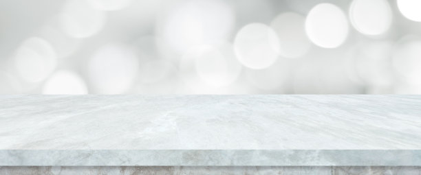 空的白色桌面，柜台，书桌上模糊透视商店与散景光背景，白色大理石石桌子，货架和模糊的商店食品，产品展示模型，模板背景，横幅，零售业务墙纸，海报图片下载