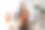 亚洲年轻女子坐在时装设计师办公室的桌子上，白色桌子上放着平板电脑、笔记本电脑和智能手机图片下载