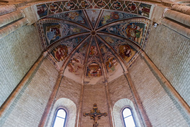 奥菲达，阿斯科利·皮切诺，马尔凯。圣玛丽亚德拉罗卡教堂图片下载