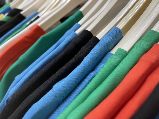 女人的衣服，五颜六色的女衬衫图片下载