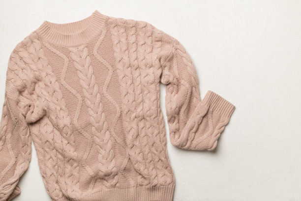 混凝土背景上的冬季毛衣，俯视图图片下载