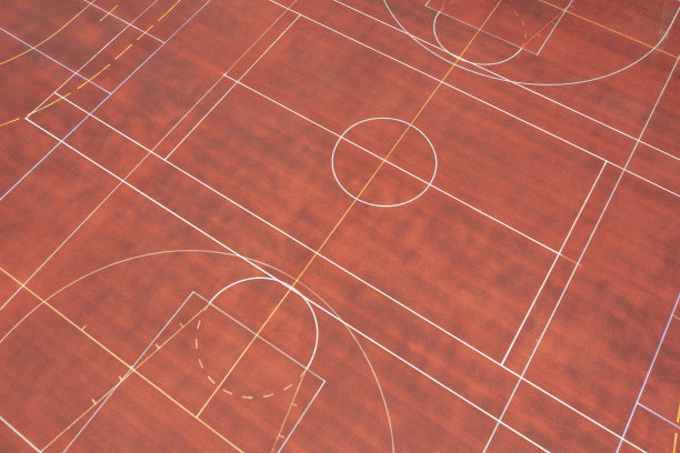 从上面看红色的运动场图片下载