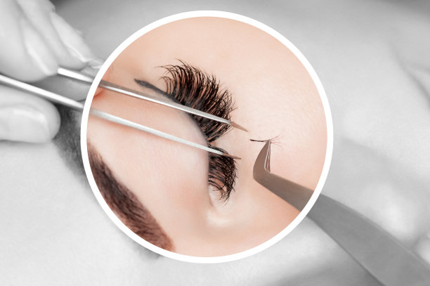 睫毛去除程序近距离。美容院里长睫毛的美女。睫毛扩展。图片下载