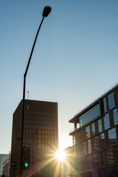 市中心的夕阳图片下载