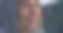 美丽的白人女性在户外运动中休息的特写肖像。出汗和疲劳的女运动员感到快乐和动力，感谢她的进步和耐力图片下载