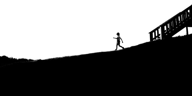 山上的女孩图片下载